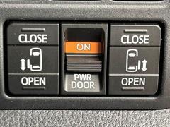 今やミニバンの定番装備となりつつある【両側電動スライドドア】運転席よりボタンひとつで開閉可能なスライドドアです。雨の日のお迎えなどに役立ちますね。 7