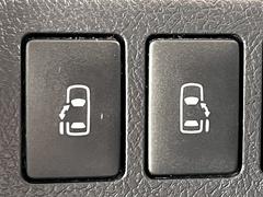 【両側電動スライドドア】運転席よりボタンひとつで開閉可能なスライドドアです。雨の日のお迎えの時など様々な場面で非常に便利ですよね♪ 4