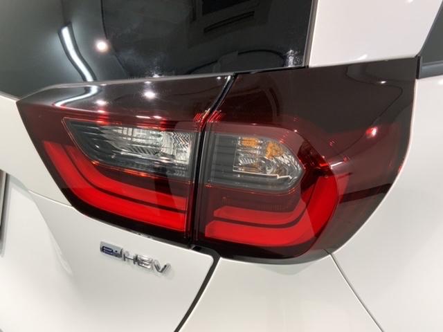 フィット e:HEVホーム H SENSING 新車保証 試乗車 ワンオ-ナ- ナビVXU-245FTi TV Rカメラ CD録音 BTオ-ディオ DVD ETC LEDライト VSA クルコン スマ-トキ- 盗難防止装置(45枚目)