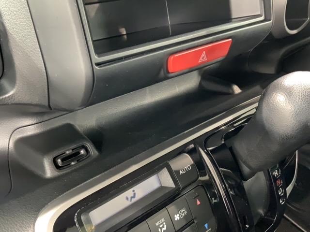 Ｎ－ＢＯＸカスタム Ｇ　いまコレ＋新品ナビ付　１年保証　ＨＩＤ　ＶＳＡ　スマ－トキ－　盗難防止装置　整備記録簿　ＡＡＣ　スペアキ－　ドアバイザ－　ベンチシ－ト　Ｗエアバッグ（30枚目）