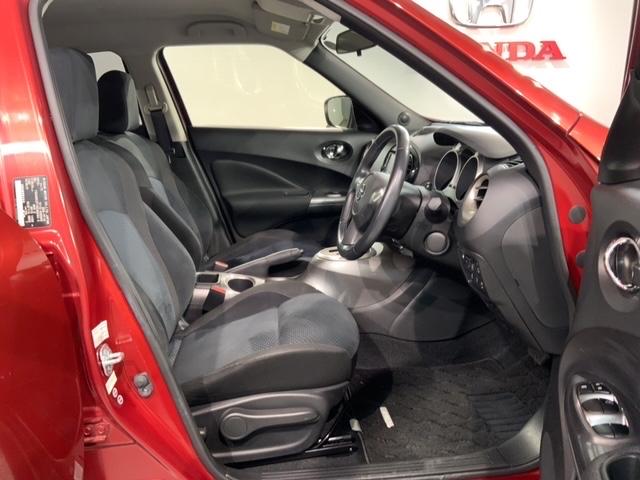 ジューク １５ＲＸ　Ｖセレクション　ワンオ－ナ－　１年保証　純正ナビ　ＴＶ　Ｒカメラ　ＢＴオ－ディオ　衝突軽減Ｂ　ＥＴＣ　ＬＥＤライト　横滑り防止　アルミ　スマ－トキ－　盗難防止装置　整備記録簿　ＡＡＣ　スペアキ－　Ｗエアバッグ（18枚目）