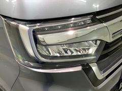 ＬＥＤヘッドライトは、点灯の瞬間から最大光量を発揮し、突然暗くなるトンネルなどでの安定感を高めます。 7