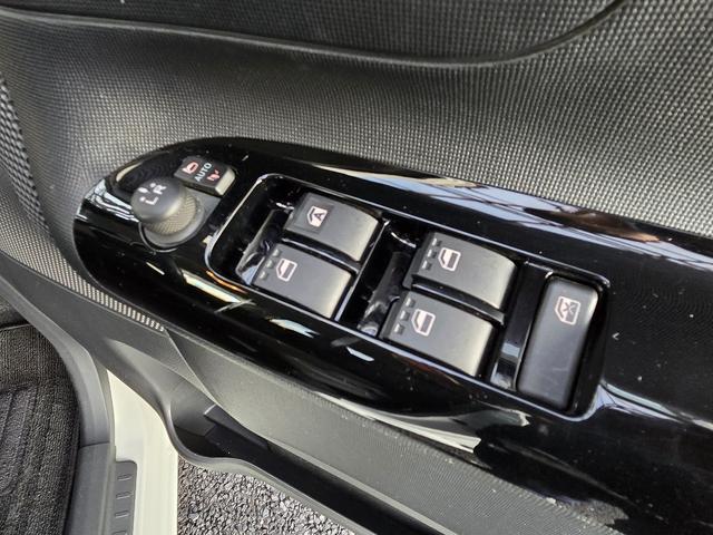 ムーヴキャンバス Ｇブラックインテリアリミテッド　ＳＡＩＩＩ　衝突被害軽減ブレーキ（ＳＡ３）　両側電動ドア　全方位カメラ　社外ナビ　ワンセグＴＶ　ドラレコ　ＥＴＣ　オートハイビーム　プッシュスタート　スペアキー（32枚目）