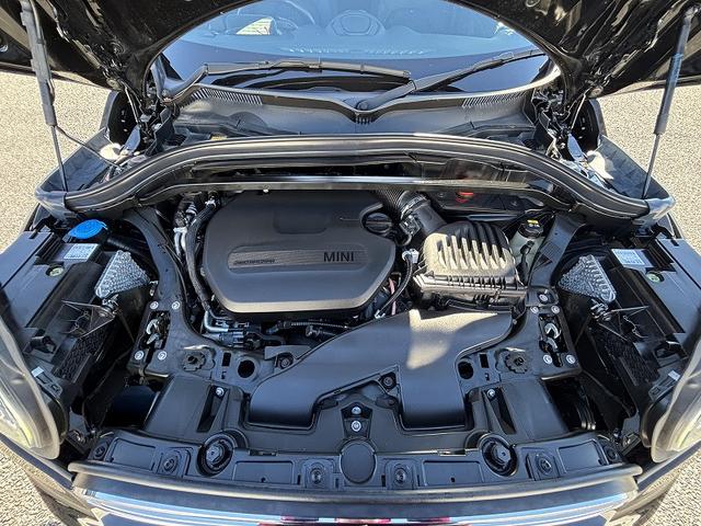 ＭＩＮＩ クーパーＤ　クロスオーバー　前席シートヒーター　前席パワーシート　１８インチアルミ　ヘッドアップディスプレイ　革シート　マルチディスプレイメーター　パワーバックドア　バックカメラ　インテリジェントセイフティ　クルーズコントロール（29枚目）