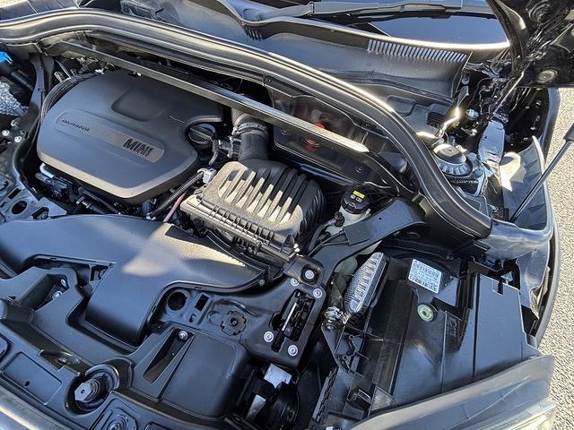 ＭＩＮＩ クーパーＤ　クロスオーバー　前席シートヒーター　前席パワーシート　１８インチアルミ　ヘッドアップディスプレイ　革シート　マルチディスプレイメーター　パワーバックドア　バックカメラ　インテリジェントセイフティ　クルーズコントロール（31枚目）