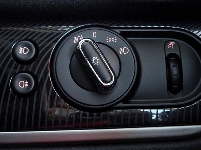 ＭＩＮＩ クーパーＤ　クロスオーバー　前席シートヒーター　前席パワーシート　１８インチアルミ　ヘッドアップディスプレイ　革シート　マルチディスプレイメーター　パワーバックドア　バックカメラ　インテリジェントセイフティ　クルーズコントロール（56枚目）