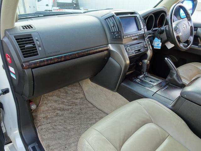 ランドクルーザー ＡＸ　Ｇセレクション　純正エアロ　純正ナビゲーション　フルセクテレビ　シルクブレイズ１本出しマフラー　ＬＥＤテールレンズ　レーダークルーズコントローラー　全席シートヒーター　ビルトインＥＴＣ　キャンピング登録（27枚目）