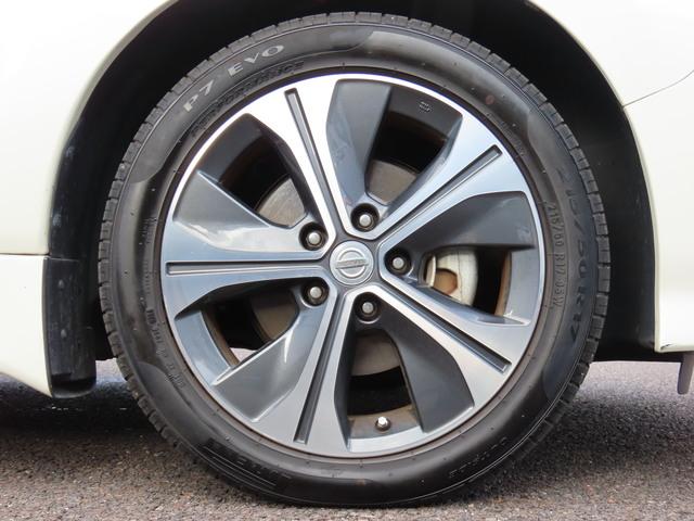 リーフ Ｇ　ワンオーナー　プロパイロット　アラウンドビューモニター　純正ドライブレコーダー　デジタルインナーミラー　ブラインドスポットモニター　エアマージェンシーブレーキ　ステアリングヒーター　ビルトインＥＴＣ（17枚目）