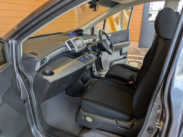 フリードハイブリッド ハイブリッド 1年間走行無制限保証 助手席リフトアップシート仕様 片側電動スライドドア純正NAVI ワンセグ バックカメラ ディスチャージヘッドライトワンオーナー 禁煙車(2枚目)