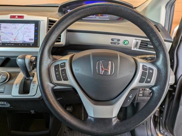 フリードハイブリッド ハイブリッド 1年間走行無制限保証 助手席リフトアップシート仕様 片側電動スライドドア純正NAVI ワンセグ バックカメラ ディスチャージヘッドライトワンオーナー 禁煙車(16枚目)