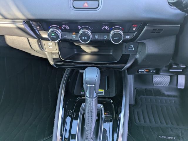ヴェゼル ｅ：ＨＥＶＺ　２年間走行無制限保証　ホンダセンシングドラレコ前後　フルセグＴＶ　ＬＥＤヘッドライト純正ＮＡＶＩ　ＥＴＣ２．０　バックカメラ　１０スピーカー　　　ワンオーナー　禁煙車（10枚目）