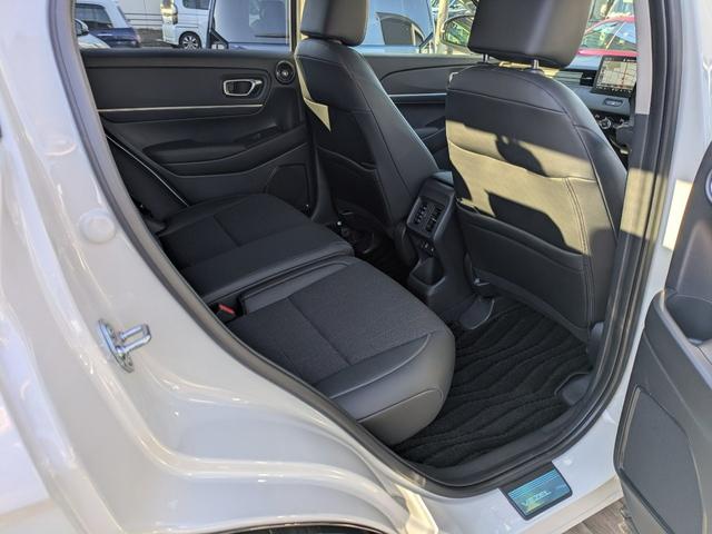 ヴェゼル ｅ：ＨＥＶＺ　２年間走行無制限保証　ホンダセンシングドラレコ前後　フルセグＴＶ　ＬＥＤヘッドライト純正ＮＡＶＩ　ＥＴＣ２．０　バックカメラ　１０スピーカー　　　ワンオーナー　禁煙車（17枚目）