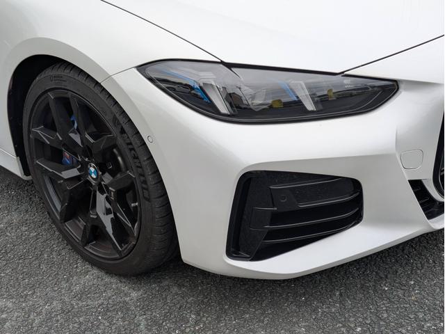 ４シリーズ ４２０ｉカブリオレ　Ｍスポーツ　レーザーテールライト　純正１９インチアルミ　革シート　エアシート　スマートキー　純正ナビ　地デジＴＶ　３６０°カメラ　エマージェンシーブレーキ　ユーザー買取車（12枚目）