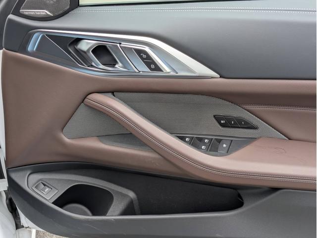 ４シリーズ ４２０ｉカブリオレ　Ｍスポーツ　レーザーテールライト　純正１９インチアルミ　革シート　エアシート　スマートキー　純正ナビ　地デジＴＶ　３６０°カメラ　エマージェンシーブレーキ　ユーザー買取車（32枚目）