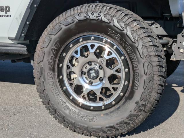 ジープ・グラディエーター ルビコン エクストリームJアルミホイール FOXショックリフトアップ LEDヘッドライト ルーフラック ブラウンレザーシート シートヒーター フロント・バックカメラ ヒッチメンバー(7枚目)