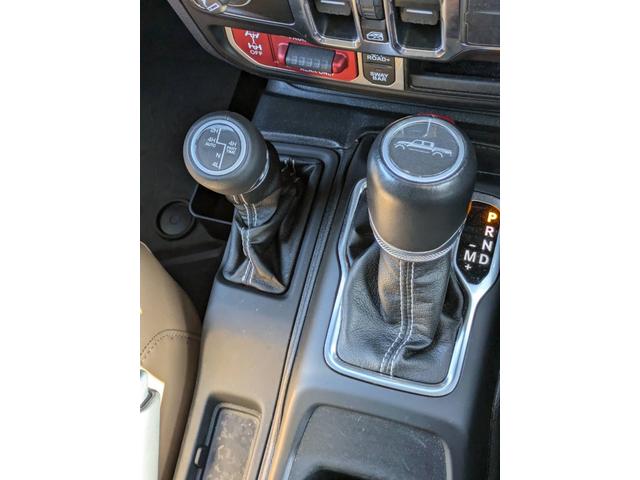 ジープ・グラディエーター ルビコン エクストリームJアルミホイール FOXショックリフトアップ LEDヘッドライト ルーフラック ブラウンレザーシート シートヒーター フロント・バックカメラ ヒッチメンバー(14枚目)