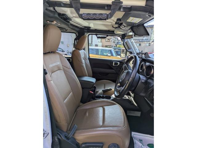 ジープ・グラディエーター ルビコン エクストリームJアルミホイール FOXショックリフトアップ LEDヘッドライト ルーフラック ブラウンレザーシート シートヒーター フロント・バックカメラ ヒッチメンバー(15枚目)