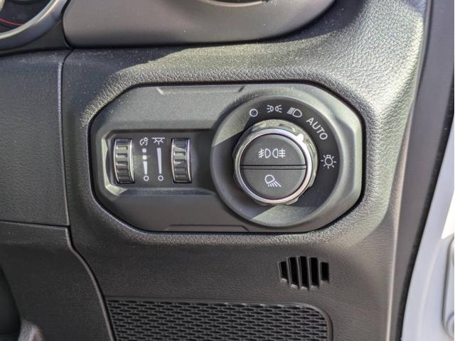 ジープ・グラディエーター ルビコン エクストリームJアルミホイール FOXショックリフトアップ LEDヘッドライト ルーフラック ブラウンレザーシート シートヒーター フロント・バックカメラ ヒッチメンバー(16枚目)