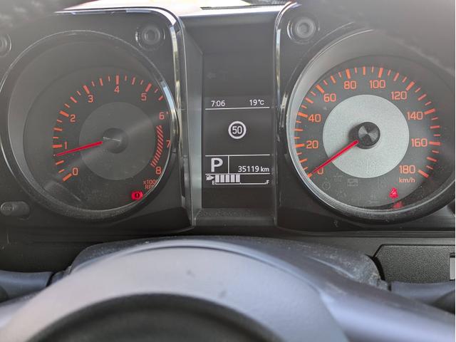 ジムニーシエラ JC オーバーフェンダー同色塗装 LEDヘッドライト デュアルセンサーブレーキサポート 純正ナビ 地デジTV ブルートゥース バックカメラ スマートキー シートヒーター ドライブレコーダー(13枚目)