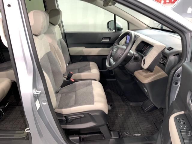 フリード エアー EX H SENSING 新車保証 禁煙試乗車 純正ナビLXM-242ZFNi TV Rカメラ BTオ-ディオ ETC LEDライト VSA 両側電動ドア 6人乗り シートヒーター クルコン 純正アルミ(17枚目)