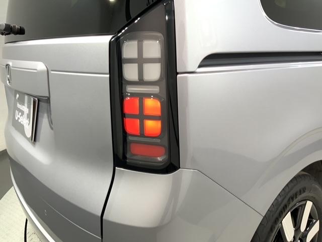 フリード エアー EX H SENSING 新車保証 禁煙試乗車 純正ナビLXM-242ZFNi TV Rカメラ BTオ-ディオ ETC LEDライト VSA 両側電動ドア 6人乗り シートヒーター クルコン 純正アルミ(45枚目)