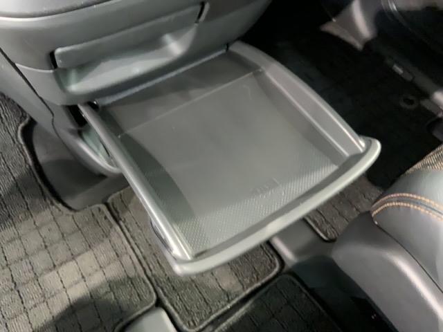 フリード クロスター・ホンダセンシング　最長５年保証　ワンオーナー　純正ナビＶＸＭ－２２７ＶＦＮｉ　フルセグ　Ｂｌｕｅｔｏｏｔｈ　Ｒカメラ　社外前後ドラレコ　ＥＴＣ　ＬＥＤライト　６人乗　両側電動ドア　シートヒーター　サイドエアバック（28枚目）