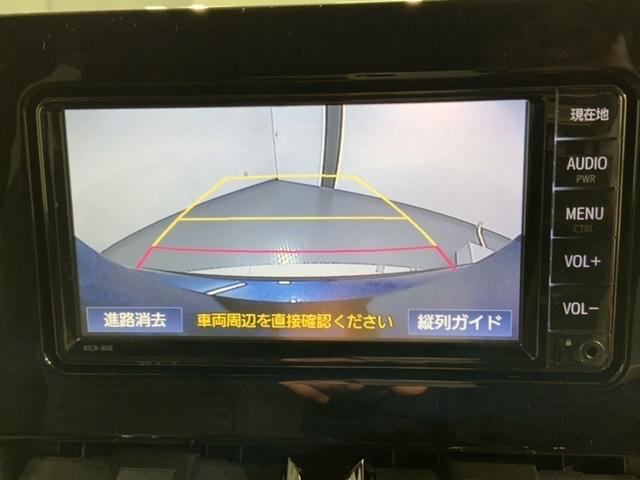 リバースギアに入れるだけで後方の表示へ切り替わります。夜間や雨の日の駐車も楽になりますよ。