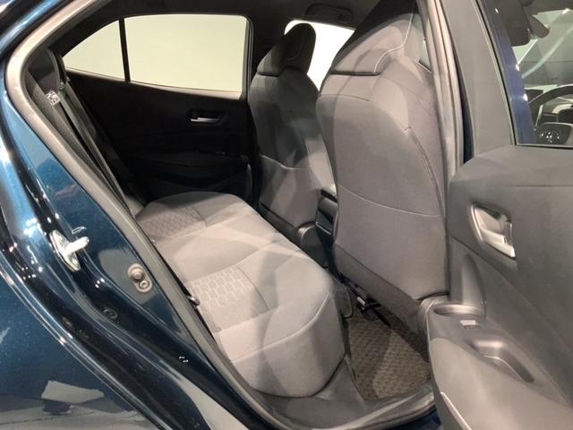 ゆったり座れるリヤシート！足元が広々としていて、乗り心地も良いです！