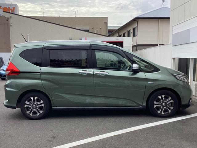 フリード＋ハイブリッド ハイブリッド・クロスターホンダセンシング　当店下取　ワンオーナー　タイヤ４本新品　ホンダセンシング　純正ギャザズ９インチインターナビ　リアカメラ　フルセグ　リア両側パワースライドドア　クルーズコントロール　シートヒーター　ＥＴＣ　ルーフレール（27枚目）