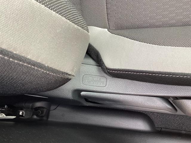 フィット ｅ：ＨＥＶクロスター　ホンダセンシング　純正ギャザズ８インチインターナビ　リアカメラ　フルセグ　クルーズコントロール　ＶＳＡ　純正音声ガイドＥＴＣ　パーキングセンサー　前後誤発進抑制機能　純正ドライブレコーダーＦ／Ｒ（17枚目）