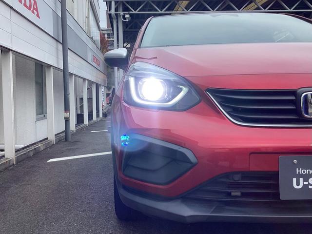 フィット ｅ：ＨＥＶクロスター　ホンダセンシング　純正ギャザズ８インチインターナビ　リアカメラ　フルセグ　クルーズコントロール　ＶＳＡ　純正音声ガイドＥＴＣ　パーキングセンサー　前後誤発進抑制機能　純正ドライブレコーダーＦ／Ｒ（20枚目）