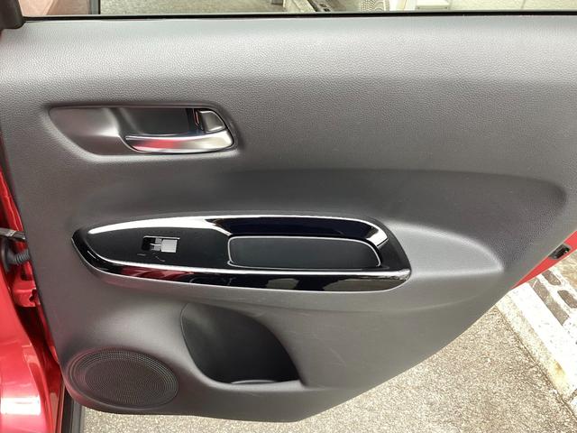 フィット ｅ：ＨＥＶクロスター　ホンダセンシング　純正ギャザズ８インチインターナビ　リアカメラ　フルセグ　クルーズコントロール　ＶＳＡ　純正音声ガイドＥＴＣ　パーキングセンサー　前後誤発進抑制機能　純正ドライブレコーダーＦ／Ｒ（44枚目）