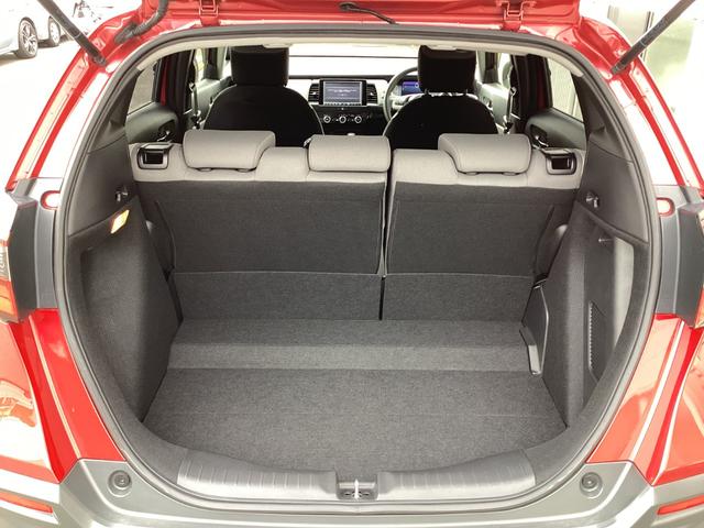 フィット ｅ：ＨＥＶクロスター　ホンダセンシング　純正ギャザズ８インチインターナビ　リアカメラ　フルセグ　クルーズコントロール　ＶＳＡ　純正音声ガイドＥＴＣ　パーキングセンサー　前後誤発進抑制機能　純正ドライブレコーダーＦ／Ｒ（50枚目）