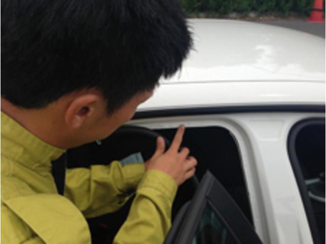 フィット ｅ：ＨＥＶクロスター　ホンダセンシング　純正ギャザズ８インチインターナビ　リアカメラ　フルセグ　クルーズコントロール　ＶＳＡ　純正音声ガイドＥＴＣ　パーキングセンサー　前後誤発進抑制機能　純正ドライブレコーダーＦ／Ｒ（72枚目）