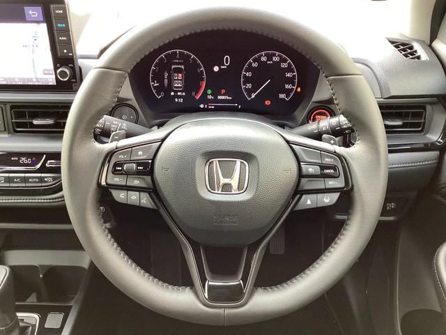 �R�{�X�|�[�N�^�C�v�̃X�e�A�����O�z�C�[���͊v�����ŁA�N���[�Y�R���g���[������X�C�b�`��I�[�f�B�I�����R���X�C�b�`�Ȃǂ��t���Ă��܂���