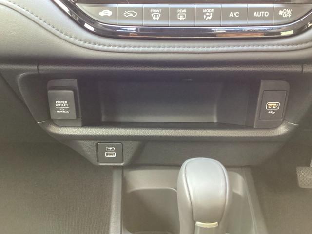 ������u����|�P�b�g������܂��B�c�b�P�Q�u�A�N�Z�T���[�\�P�b�g�̑��ɏ[�d�p�t�r�a������܂��B