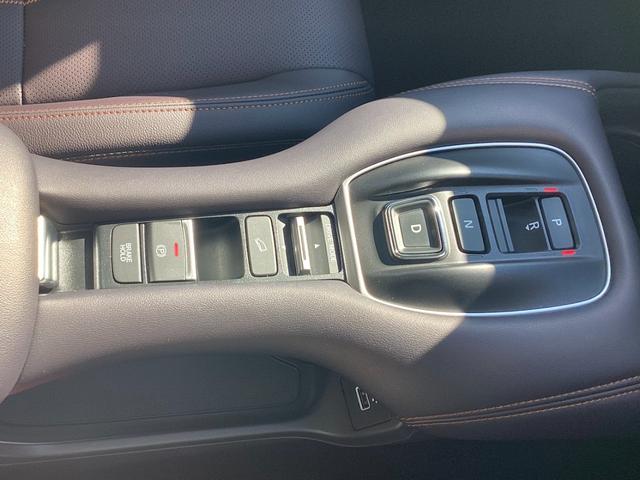 ZR-V e:HEVZ 当店元試乗車 ホンダセンシング コネクトディスプレー マルチビューカメラシステム フルセグ BSI パワーテールゲート レザーシート パワーシート シートヒーター ステアリングヒーター ワイヤレス充電(42枚目)