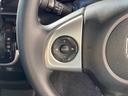 ステアリングの左側にはオーディオリモコンスイッチが付いています。運転中でもハンドルから手を離すことなくオーディオのソースやチャンネル、音量等が変えられますので、楽々安全安心です♪