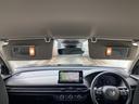 サンバイザーには、運転席、助手席ともに照明付きのバニティミラーが付いてます。女性には嬉しい装備ですね♪