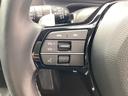 ステアリングの左側にはオーディオリモコンスイッチが付いています。運転中でもハンドルから手を離すことなくオーディオのソースやチャンネル、音量等が変えられますので、楽々安全安心です♪