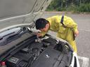 暗い所はライトを照らしながら、チェックを行います。