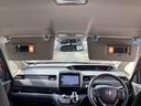 サンバイザーには、運転席、助手席ともに照明付きのバニティミラーが付いてます。女性には嬉しい装備ですね♪