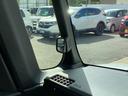 これがあの噂の「ピタ駐ミラー」駐車スペースが狭い時、何度もハンドルを切り返さなくても楽にピタリと駐車出来るんです!使ってみると案外便利なんです♪ナイスアイデア!!って感じです。