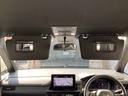 サンバイザーには、運転席、助手席ともに照明付きのバニティミラーが付いてます。女性には嬉しい装備ですね♪