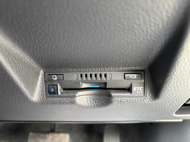 ヤリス Ｇ　１２か月走行距離無制限ＣＡＲＴＥＮＤＥＲ保証　ナビ　ＥＴＣ　スペアキー　バックカメラ　Ｂｌｕｅｔｏｏｔｈオーディオ　ＵＳＢ　オートライト　オートマチックハイビーム　プッシュスタート　スマートキー（3枚目）