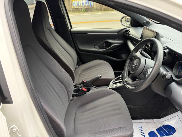 ヤリス Ｇ　１２か月走行距離無制限ＣＡＲＴＥＮＤＥＲ保証　ナビ　ＥＴＣ　スペアキー　バックカメラ　Ｂｌｕｅｔｏｏｔｈオーディオ　ＵＳＢ　オートライト　オートマチックハイビーム　プッシュスタート　スマートキー（12枚目）