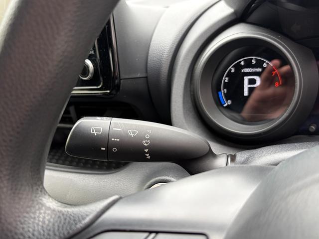 ヤリス Ｇ　１２か月走行距離無制限ＣＡＲＴＥＮＤＥＲ保証　ナビ　ＥＴＣ　スペアキー　バックカメラ　Ｂｌｕｅｔｏｏｔｈオーディオ　ＵＳＢ　オートライト　オートマチックハイビーム　プッシュスタート　スマートキー（21枚目）