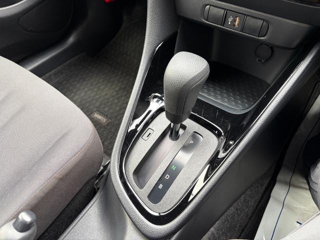 ヤリス Ｇ　１２か月走行距離無制限ＣＡＲＴＥＮＤＥＲ保証　ナビ　ＥＴＣ　スペアキー　バックカメラ　Ｂｌｕｅｔｏｏｔｈオーディオ　ＵＳＢ　オートライト　オートマチックハイビーム　プッシュスタート　スマートキー（27枚目）