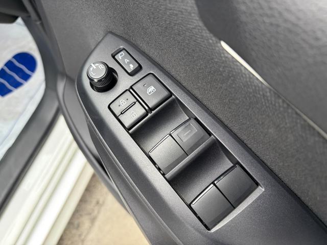 ヤリス Ｇ　１２か月走行距離無制限ＣＡＲＴＥＮＤＥＲ保証　ナビ　ＥＴＣ　スペアキー　バックカメラ　Ｂｌｕｅｔｏｏｔｈオーディオ　ＵＳＢ　オートライト　オートマチックハイビーム　プッシュスタート　スマートキー（32枚目）