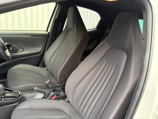ヤリス Ｇ　１２か月走行距離無制限ＣＡＲＴＥＮＤＥＲ保証　ナビ　ＥＴＣ　スペアキー　バックカメラ　Ｂｌｕｅｔｏｏｔｈオーディオ　ＵＳＢ　オートライト　オートマチックハイビーム　プッシュスタート　スマートキー（37枚目）